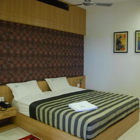 Hotel Athidi Grand Visakhapatnam Buitenkant foto