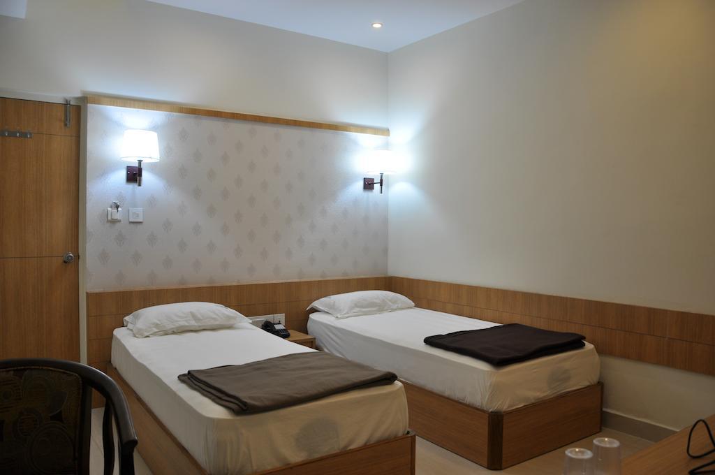 Hotel Athidi Grand Visakhapatnam Kamer foto