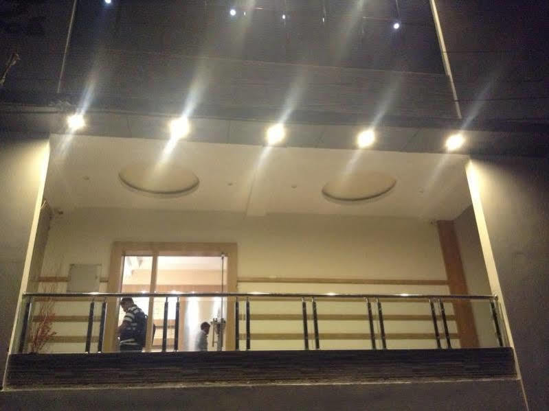 Hotel Athidi Grand Visakhapatnam Buitenkant foto